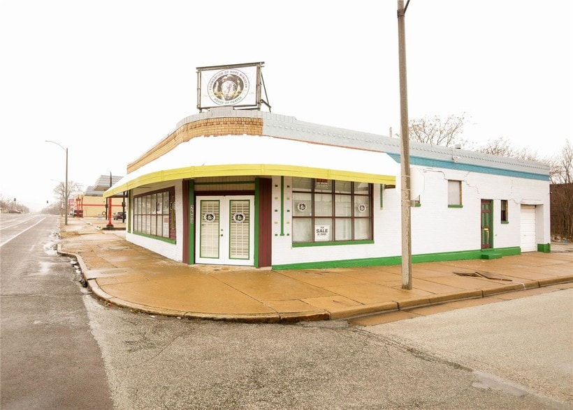 More Photos Of 2600 N Florissant Ave, Saint Louis Flex For Sale