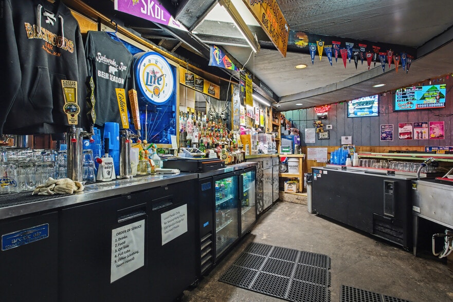 More Photos Of 7540 5th St, New Auburn Bar For Sale