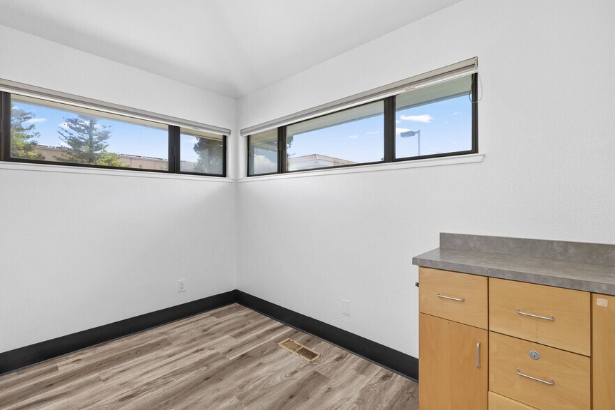 More Photos Of 47 Penny Ln, Watsonville Medical For Sale