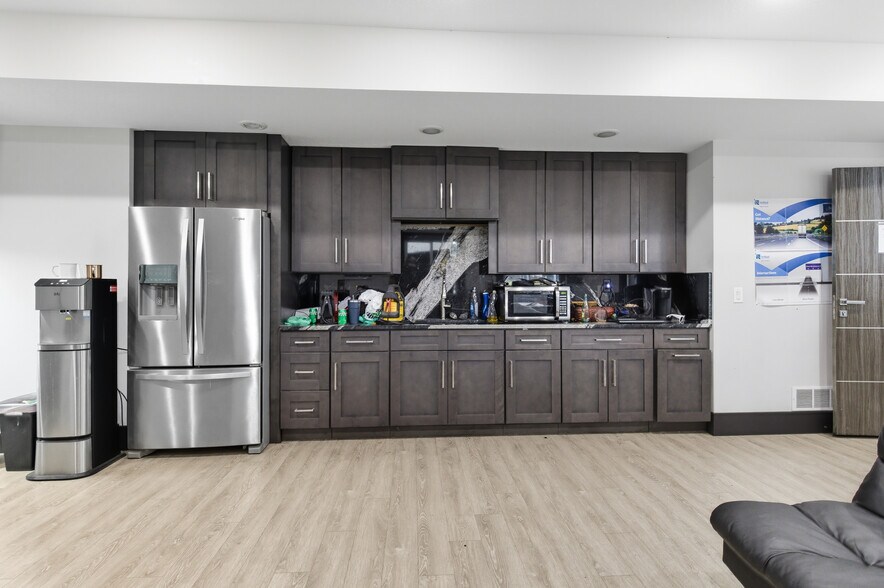 More Photos Of 19518 Whitfield Rd, Sedalia Light Manufacturing For Sale