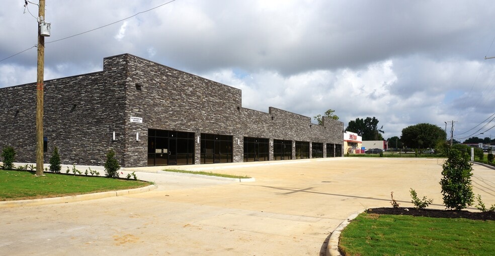 More Photos Of 12261 Hwy 75 N, Willis Unknown For Lease