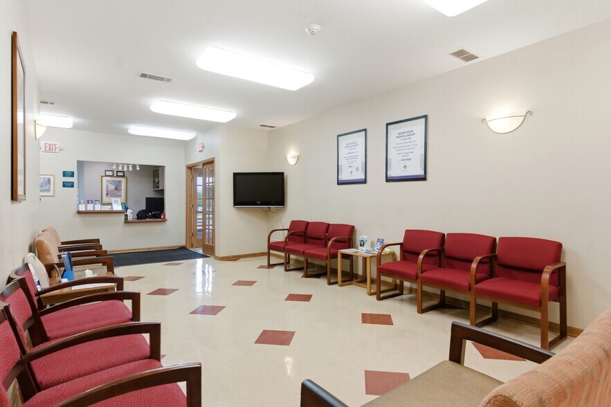 More Photos Of 1640 Willow Circle Dr, Crest Hill Medical For Sale