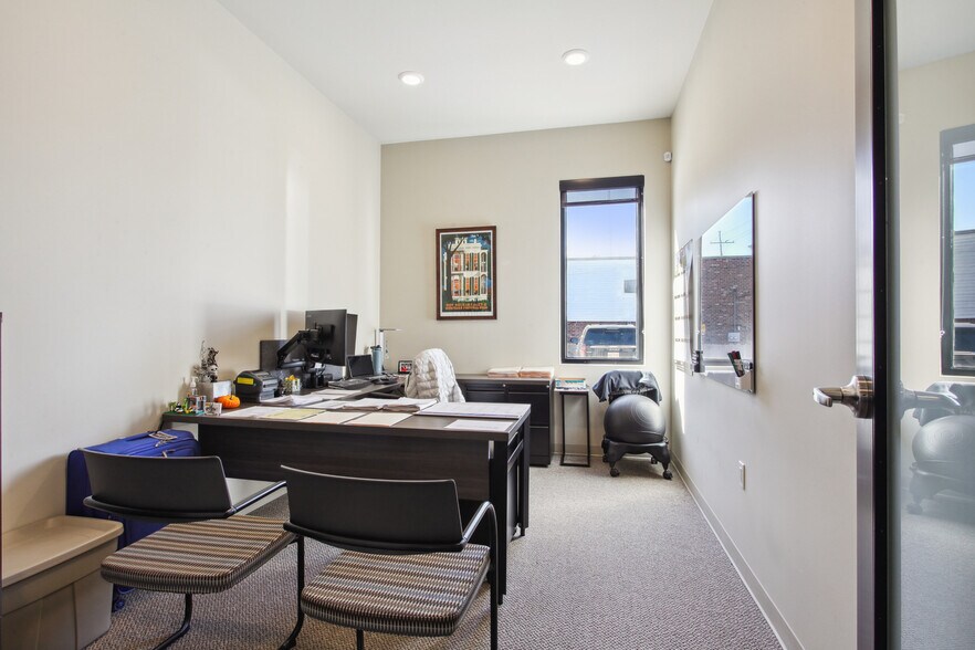 More Photos Of 6050 Pontchartrain Blvd, New Orleans Office For Lease