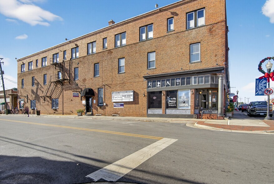 More Photos Of 104-110 S Hill Ave, South Hill Office Residential For Lease