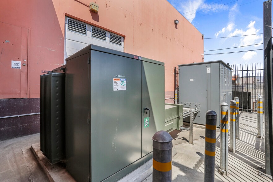 More Photos Of 916 98th Ave, Oakland Unknown For Lease