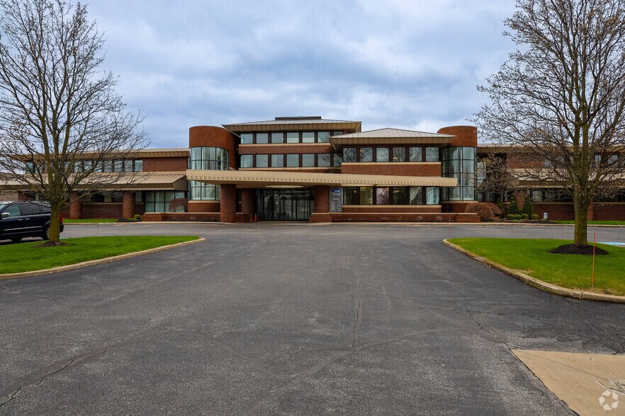 More Photos Of 5319 Hoag Dr, Sheffield Village Medical For Lease