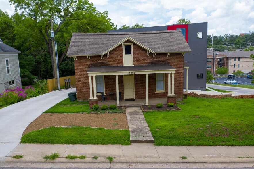 More Photos Of 21 N West Ave, Fayetteville Office For Lease
