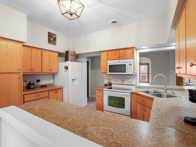 More Photos Of 520 2nd St, Excelsior Funeral Home For Sale