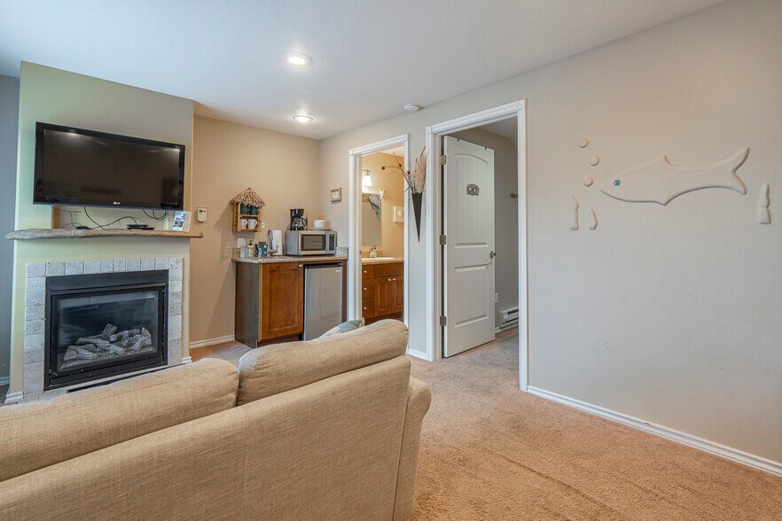 More Photos Of 25 NE Clarke St, Depoe Bay Specialty For Sale