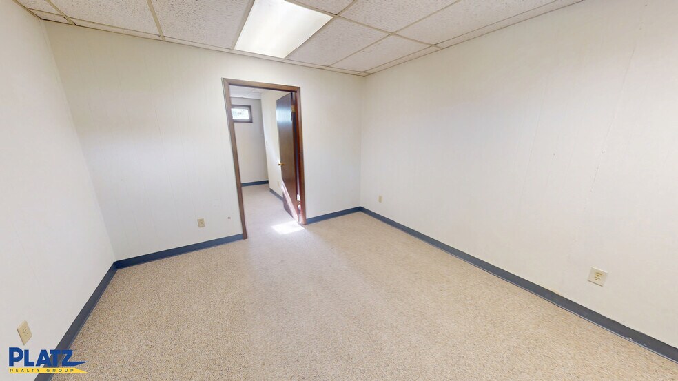More Photos Of 80 Elm St, Struthers Freestanding For Lease