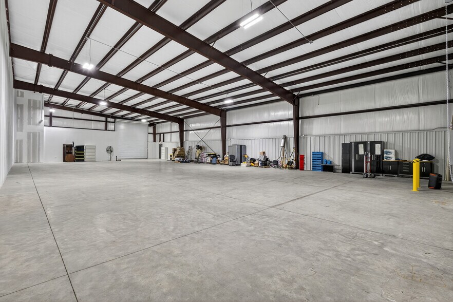 More Photos Of 3606 Explorer Trl, Oakwood Warehouse For Lease