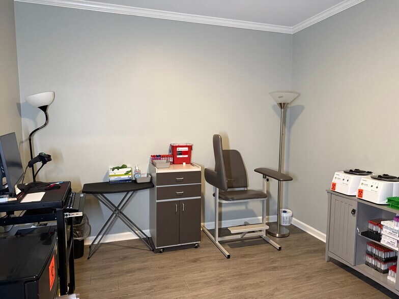 More Photos Of 4595 Towne Lake Pky, Woodstock Medical For Lease