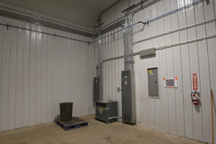 More Photos Of 3018 24th Ave S, Moorhead Warehouse For Lease