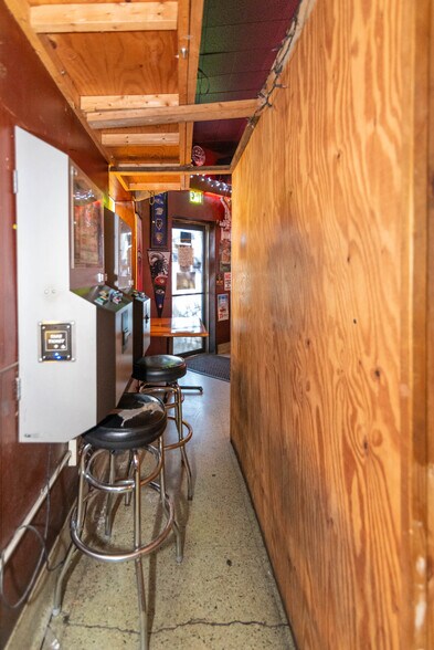 More Photos Of 2816 Old North Point Rd, Baltimore Bar For Sale