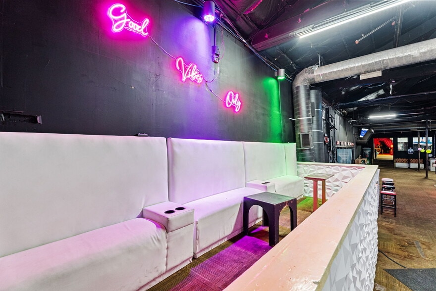 More Photos Of 13087 Hwy 271 N, Tyler Bar For Sale