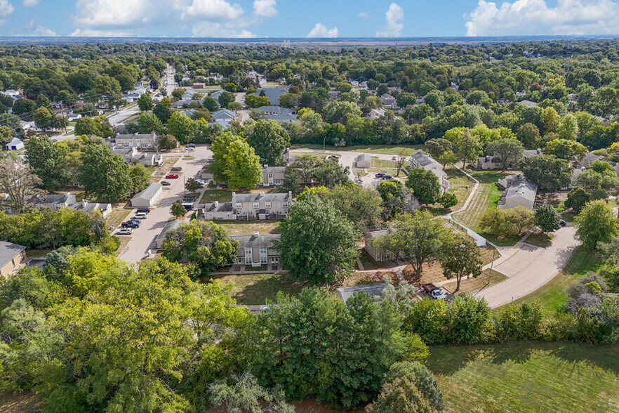 More Photos Of 2645 Newbury Cir, Burlington Apartments For Sale