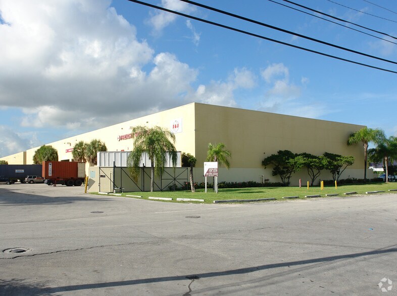 More Photos Of 7500-7520 NW 54th St, Miami Warehouse For Lease