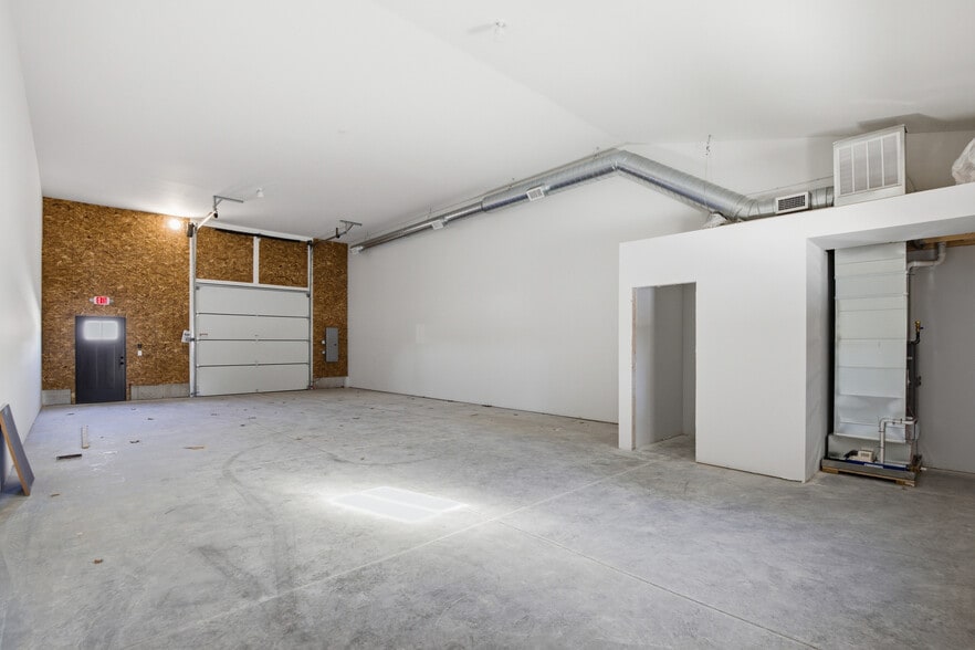 More Photos Of 300 Exeter Rd, Hampton Industrial For Lease