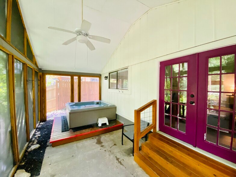 More Photos Of 104 Scudder Ln, Wimberley Hotel For Sale