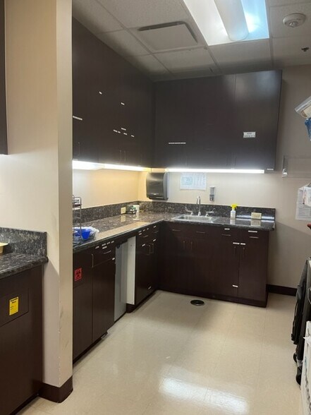 More Photos Of 1437 Highway 6, Sugar Land Medical For Lease