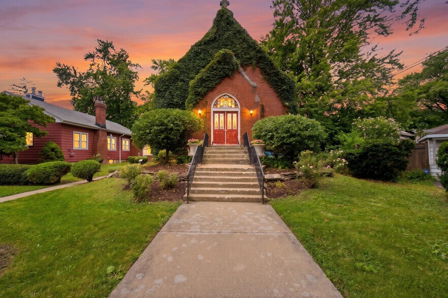 More Photos Of 6240 N Avondale Ave, Chicago Specialty For Sale