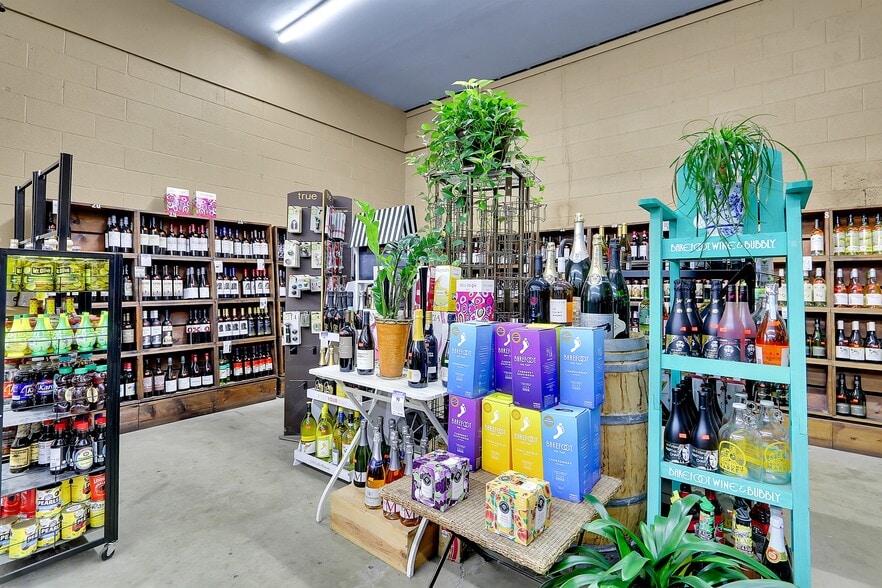 More Photos Of 8030 Railroad Ave SE, Snoqualmie Supermarket For Sale