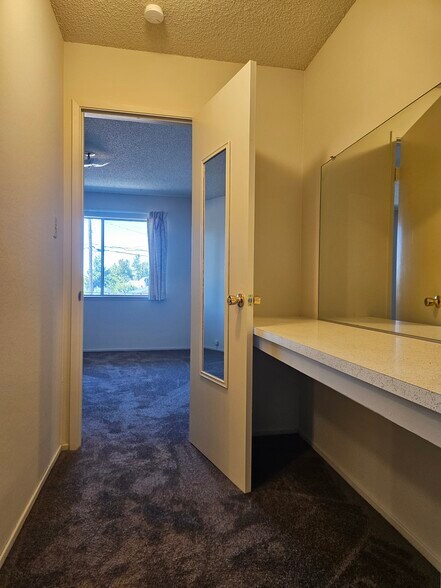 More Photos Of 1049 Armstrong St, Hayward Apartments For Sale