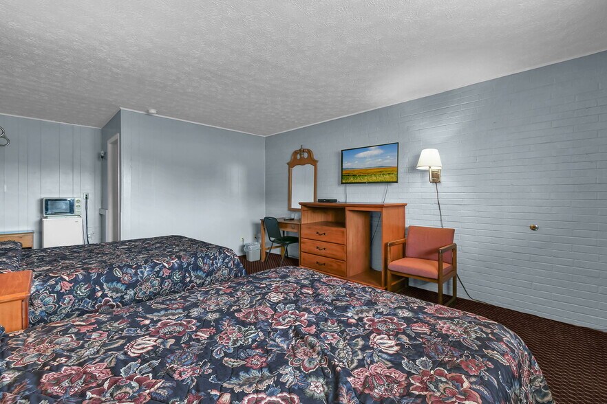 More Photos Of 1342 Hebron Rd, Heath Hotel For Sale