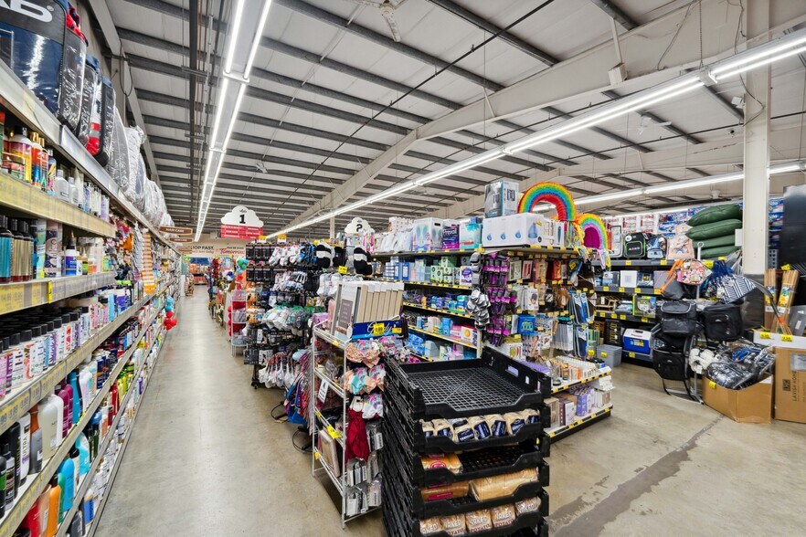 More Photos Of 1385 Newmark Ave, Coos Bay Supermarket For Sale