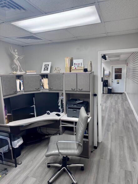 More Photos Of 6134 Taylor Rd, Naples Warehouse For Sale