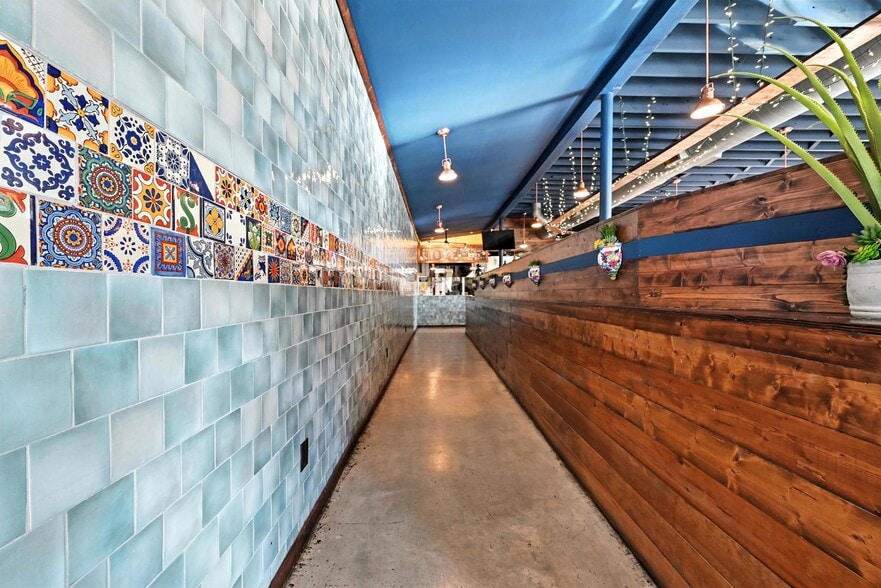 More Photos Of 801 W Washington St, Petersburg Storefront Retail Residential For Sale