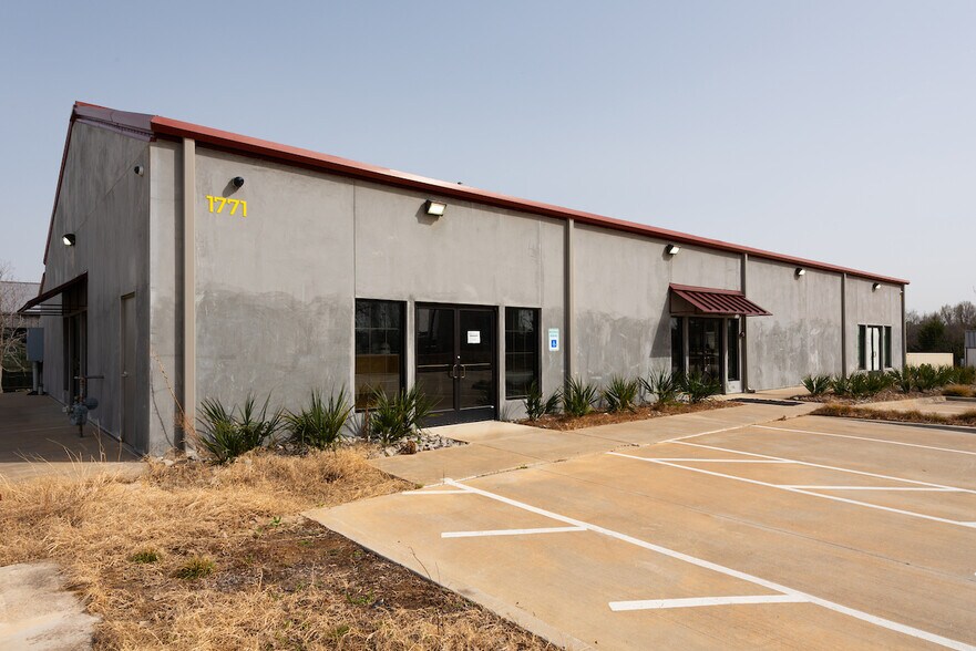 More Photos Of 1771 Robinson Road, Grand Prairie Industrial For Lease