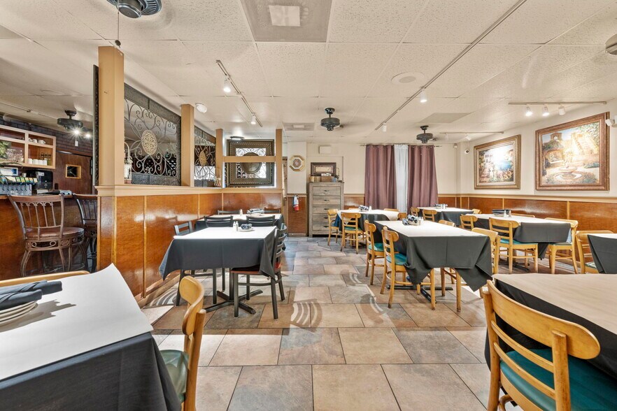 More Photos Of 7390 Shoal Line Blvd, Weeki Wachee Specialty For Sale