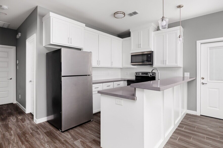 More Photos Of 305 Lauryn Dr, San Juan Apartments For Sale
