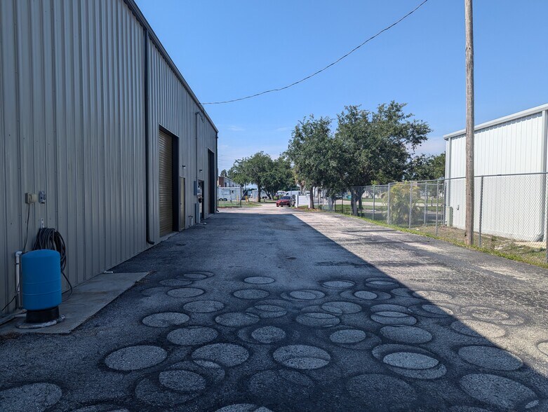 More Photos Of 927 NE 24th Ln, Cape Coral Warehouse For Sale
