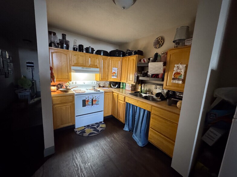 More Photos Of 243 E Main St, Alliance Apartments For Sale