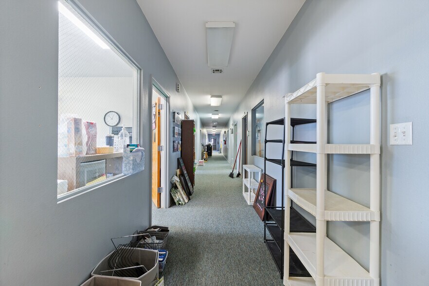 More Photos Of 185 Rebecca St, Gentry Office For Lease