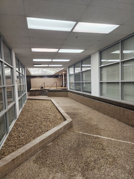 More Photos Of 8310-8350 S Madison St, Burr Ridge Light Distribution For Lease