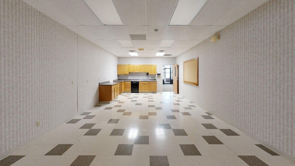 More Photos Of 8645 E Backwater Rd, North Webster Showroom For Sale