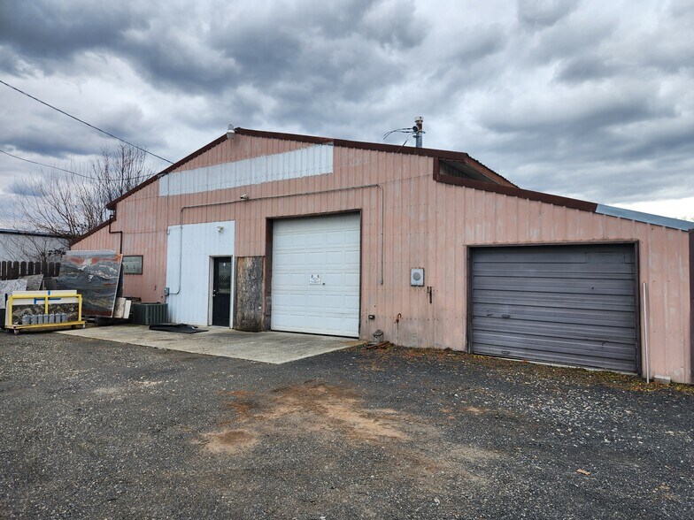 More Photos Of 1337 Bridge St, Clarkston Warehouse For Sale