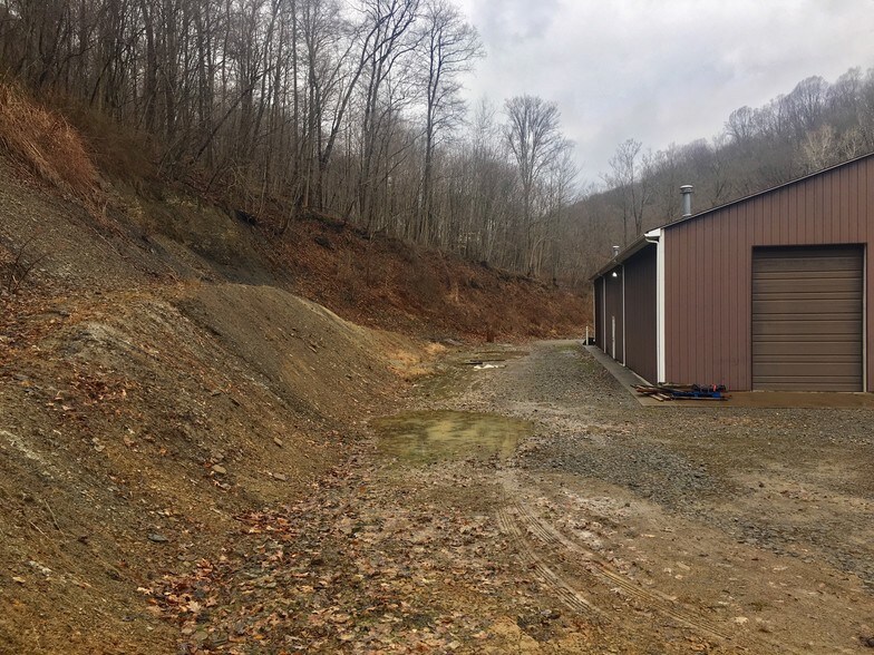 More Photos Of 903 Constitution Blvd, Beaver Falls Office For Lease