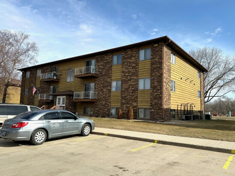 More Photos Of 2021 N Kimball St, Mitchell Apartments For Sale