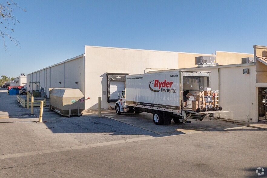 More Photos Of 13300 S Cleveland Ave, Fort Myers Freestanding For Lease