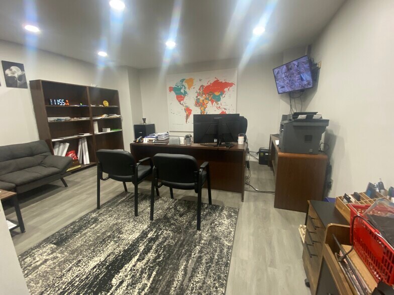 More Photos Of 1636 Central Ave, Middletown Apartments For Sale