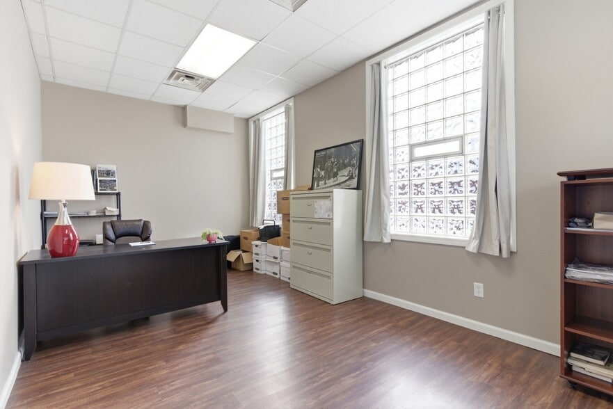 More Photos Of 2860 Noble Rd, Cleveland Office For Sale