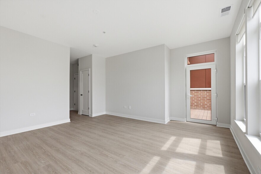More Photos Of 1850 Glenview Rd, Glenview Apartments For Lease