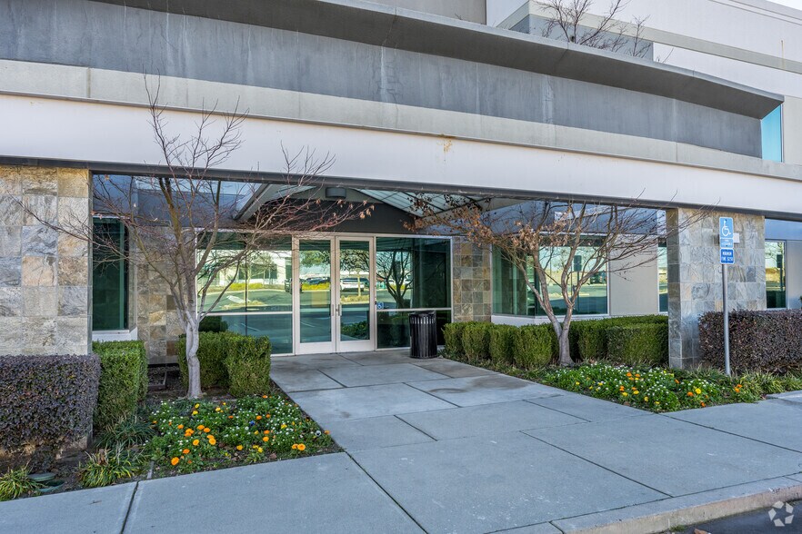 More Photos Of 532 Gibson Dr, Roseville Office For Lease