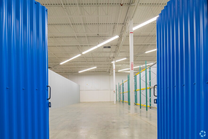 More Photos Of 10949 E Peakview Ave, Englewood Manufacturing For Lease