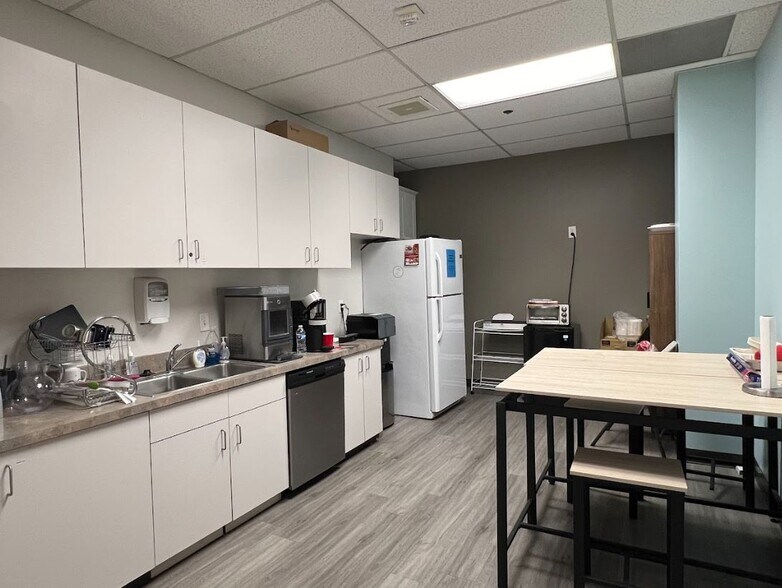 More Photos Of 800 S Barranca Ave, Covina Office For Lease