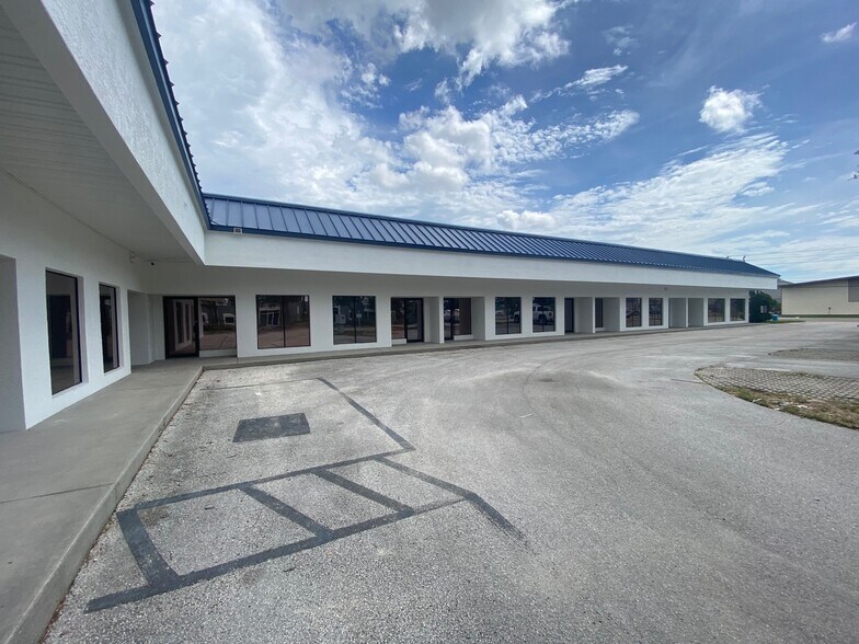 More Photos Of 13080 S Belcher Rd, Largo Office For Lease
